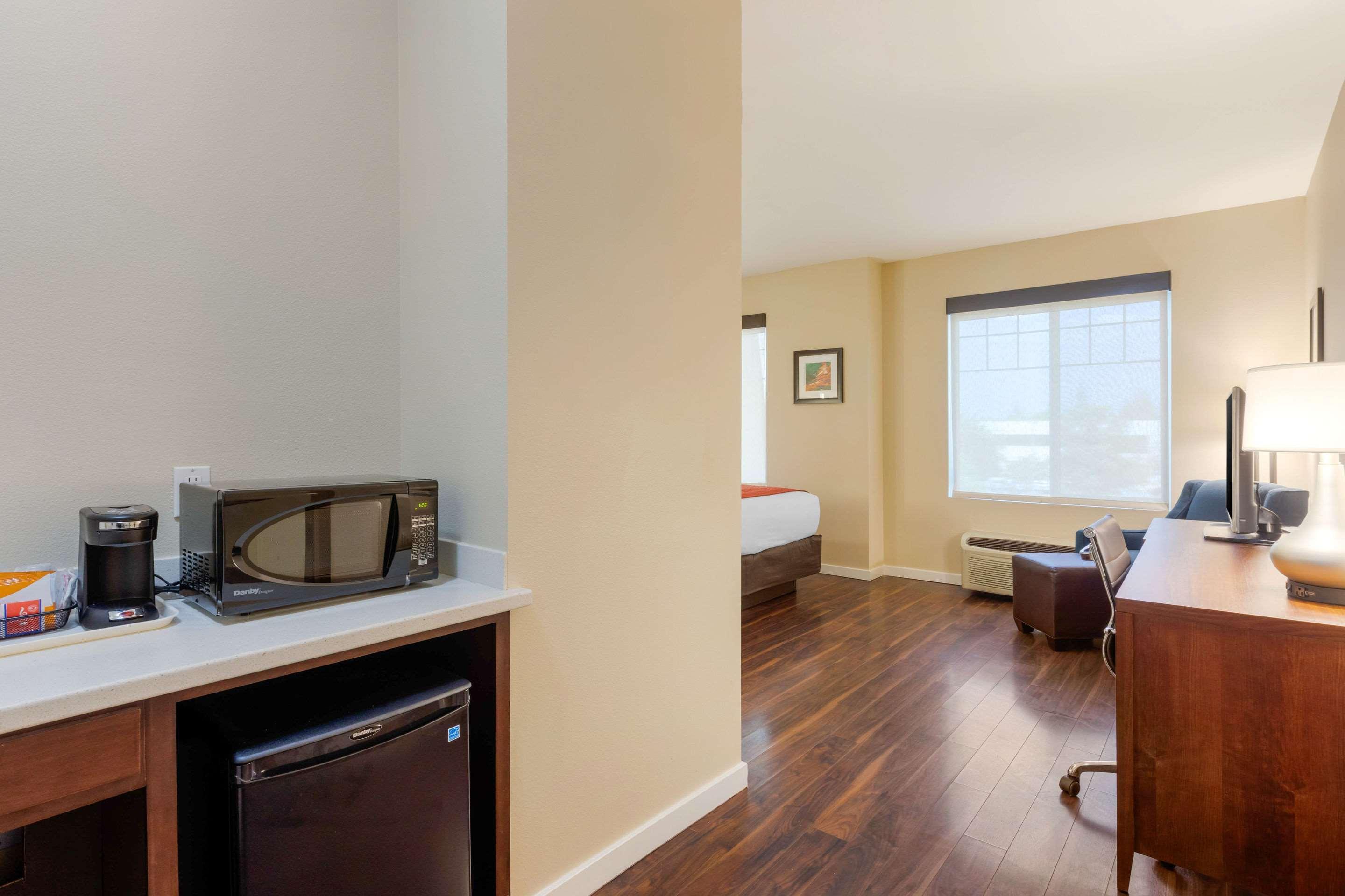 Comfort Inn & Suites Near Ontario Airport Kültér fotó
